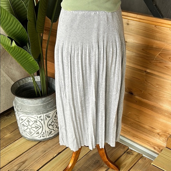 Elegant Michael Kors Gray Pleated Skirt size XS New without tag - Picture 5 of 7
